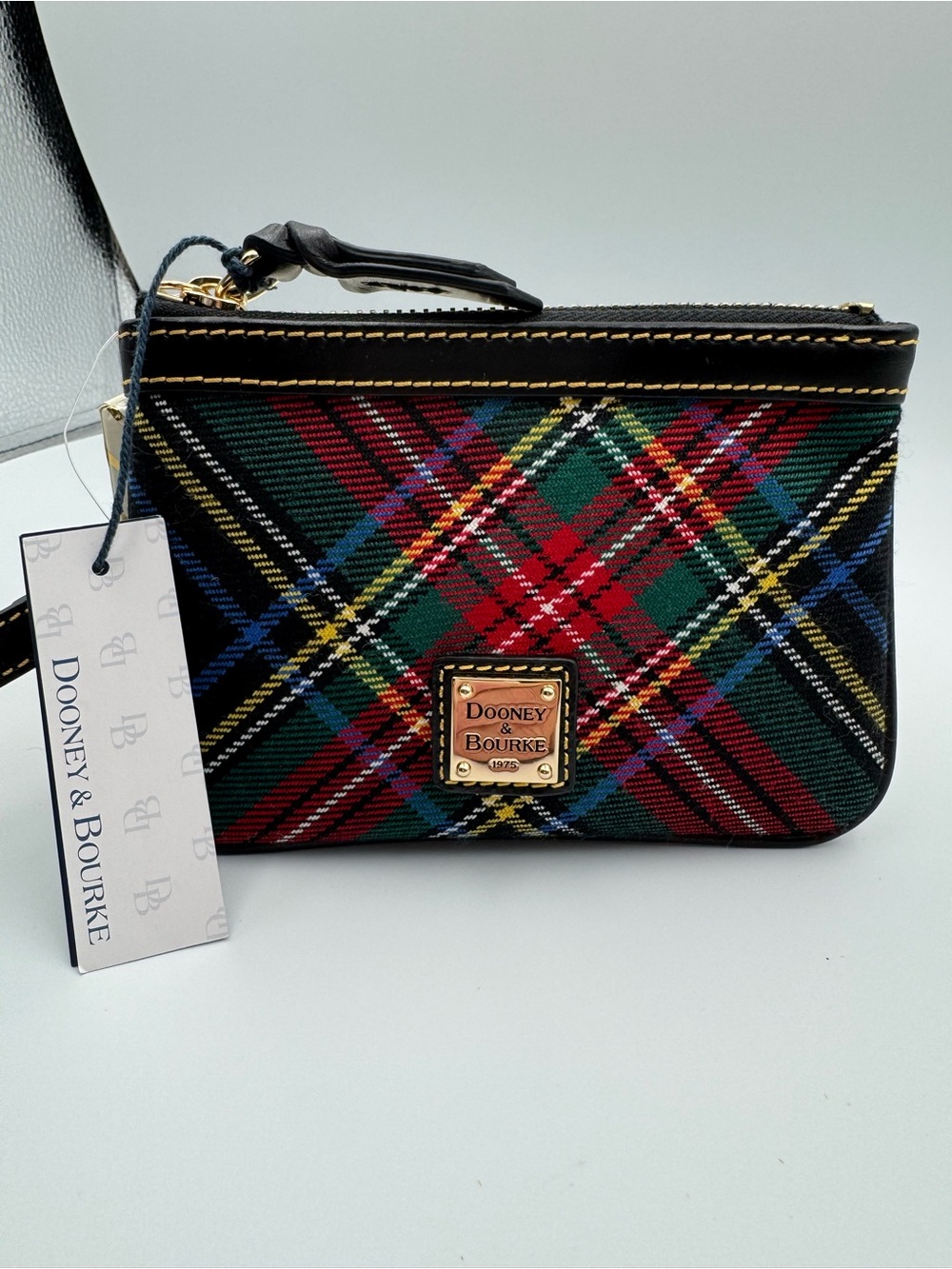 🆕 Dooney & Bourke Tartan Plaid Wristlet in Black, Red & Green